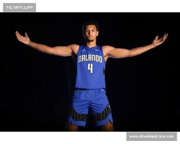 胡勇鏖战三回合惜败乌兹别克新星桑扎尔扎基洛夫展现不屈斗志