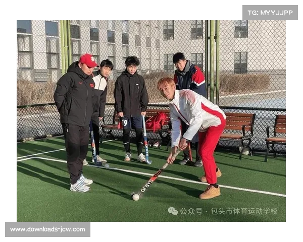 内蒙古男曲主力孟圆峰回母校指导，示范基础技术动作